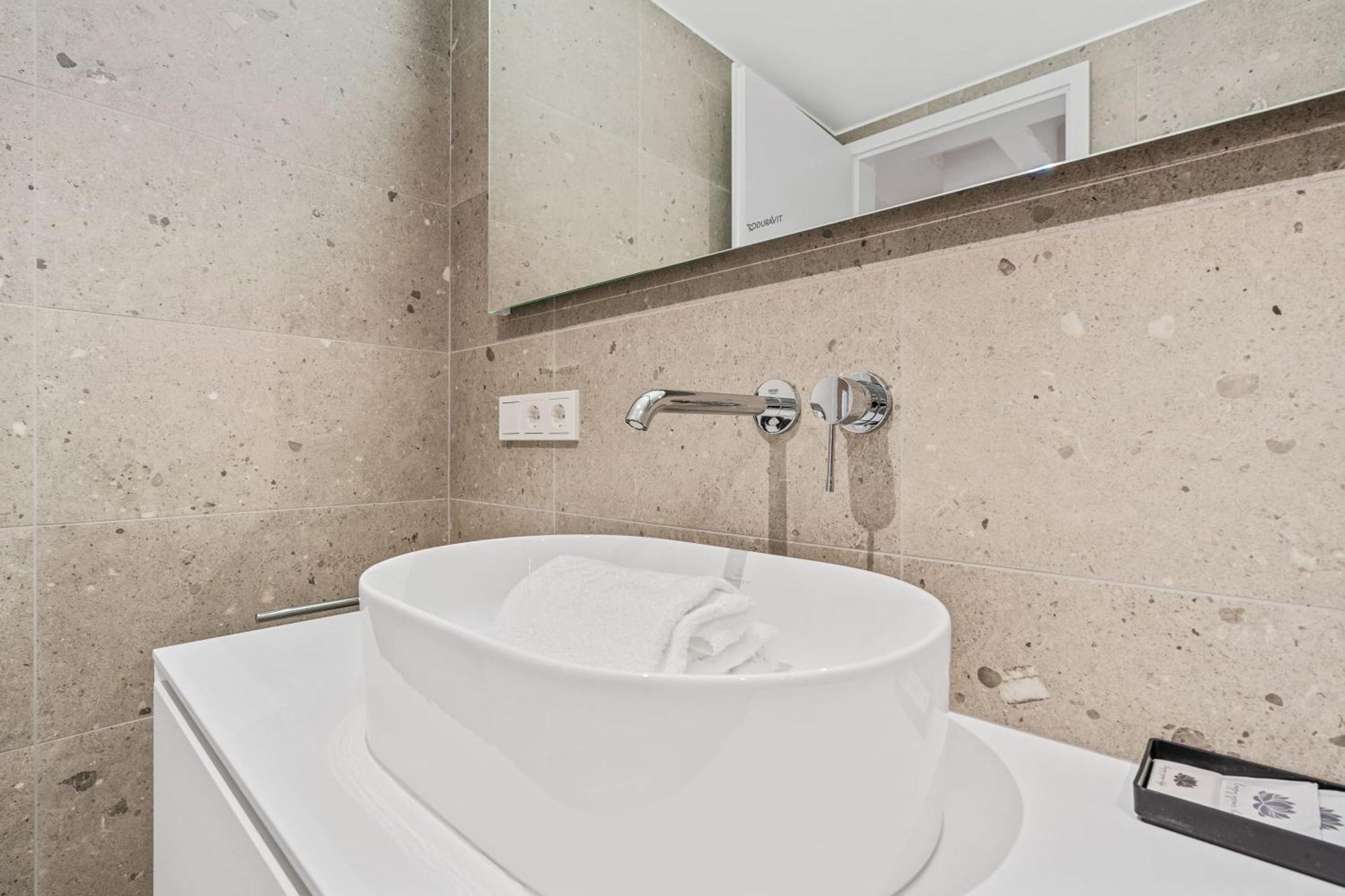 Clausen Hideaway Modern Accommodation Люксембург Экстерьер фото